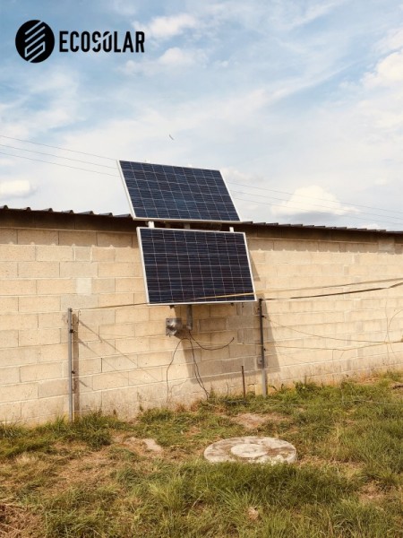 Alimentation abreuvoir automatique pour chevaux et électrification de enclos photovoltaïque