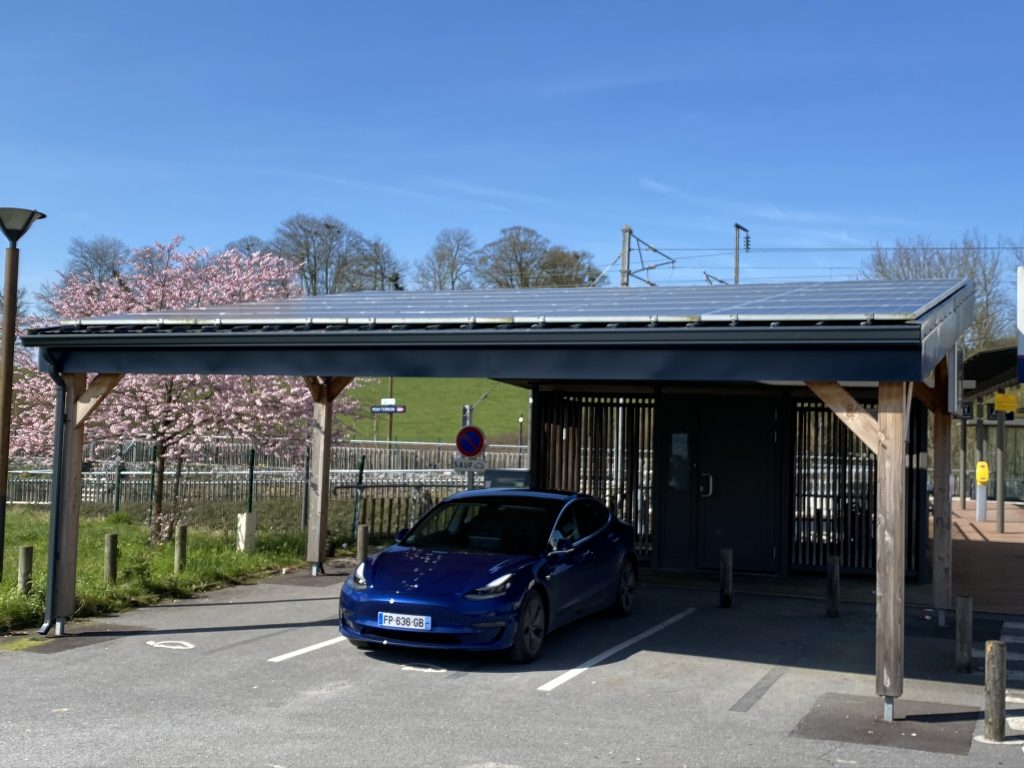 Ombrière photovoltaïque et Borne de recharge véhicules électriques IRVE Ardennes 08